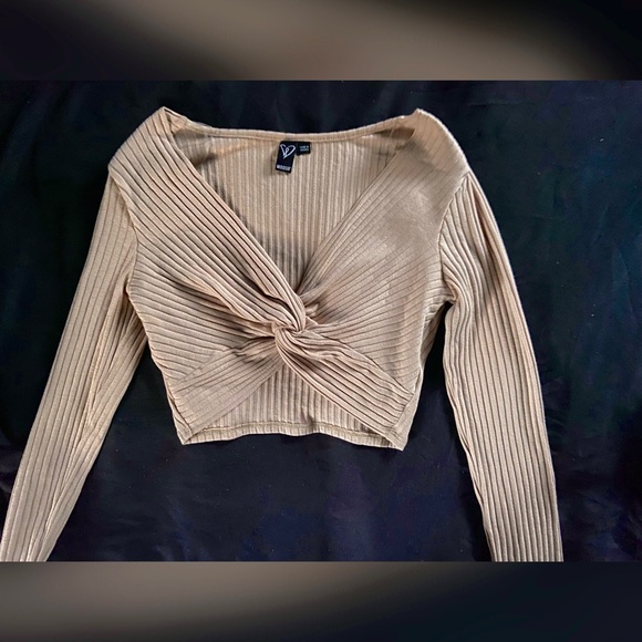 Twist Crop Top - Picture 5 of 6